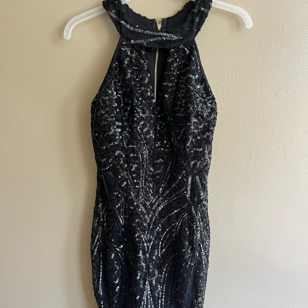 Windsor dresses | Windsor Black Sequined halter neck Key hole dress | size: XS